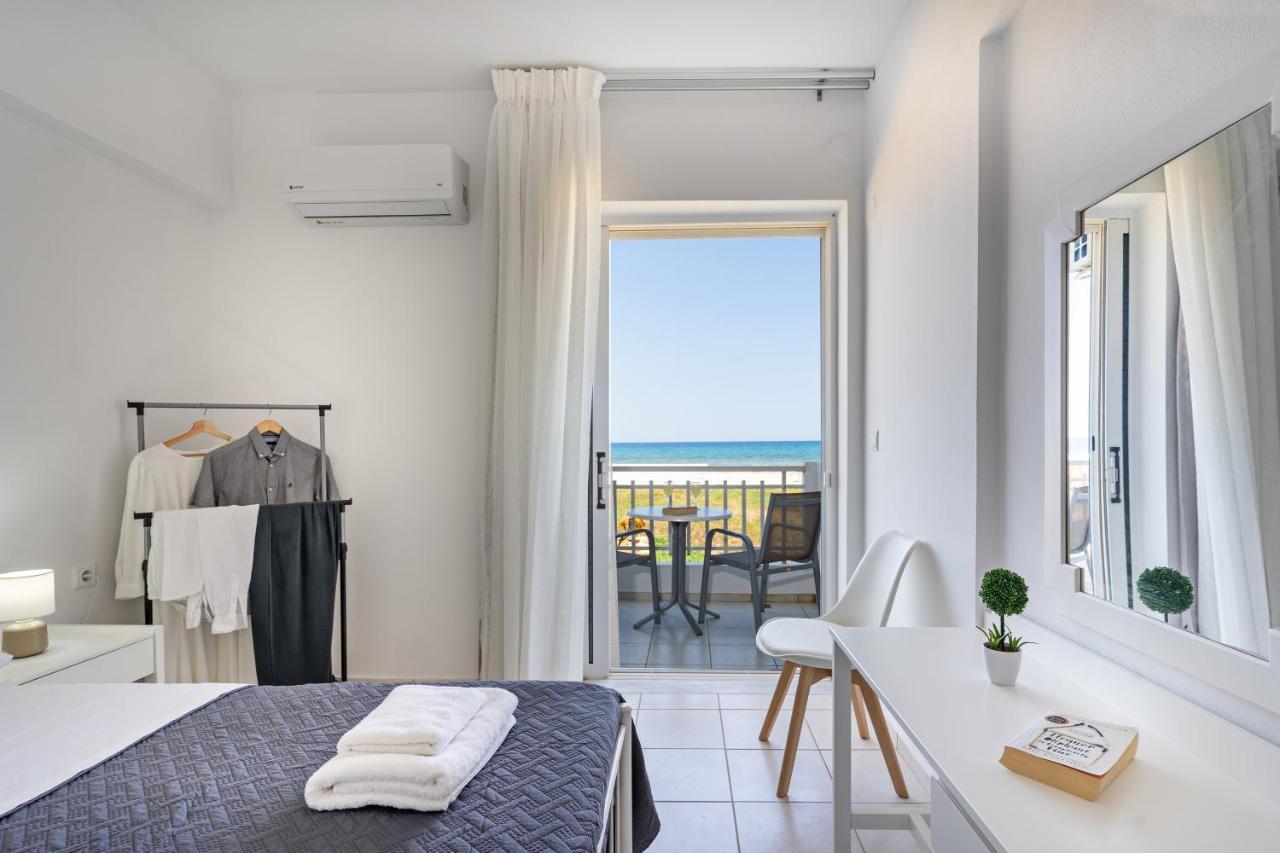 Magnisía Azure Seaside Apts מראה חיצוני תמונה